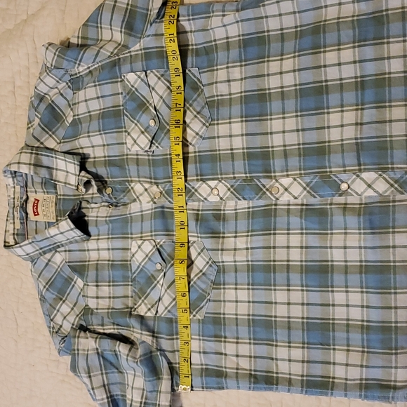 Levi’s Modern Fit Button Up - Picture 6 of 9